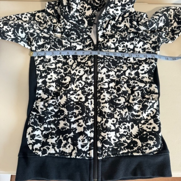 Lululemon Cozy Cuddle up Jacket - Picture 8 of 8